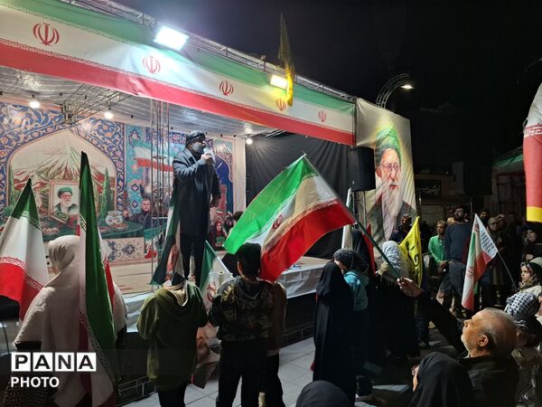 مردم شریف مشهد با شعار " هوا فضای سپاه، بزن به کاخ سیاه"  تاریکی شب‌ را روشن کردند