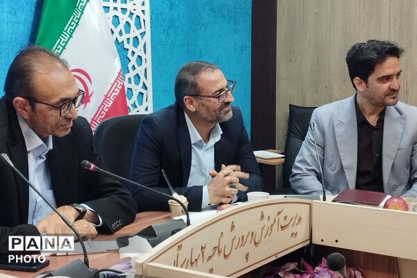 بزرگداشت هفته معلم و تقدیر از خدمات ارزنده مشاوران در بهارستان‌دو
