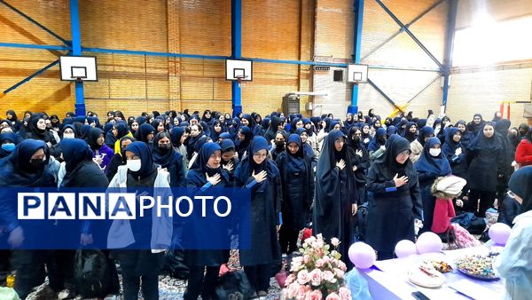 جشن ولادت حضرت زهرا(س) و روز مادر در مدرسه شاهد «عصمت» ناحیه ۳ کرج 