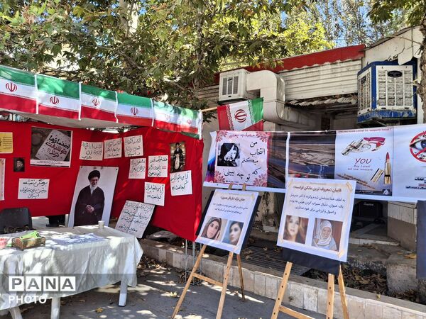 برپایی غرفه عفاف و حجاب در آموزش و پرورش تبادکان با مشارکت مدارس