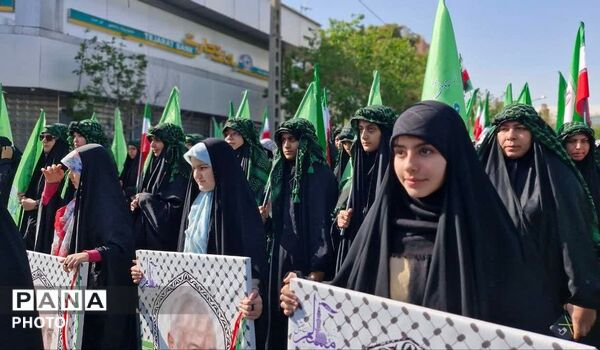 قدم‌های استوار دختران تهران؛ روایتی از شور، همدلی و امید