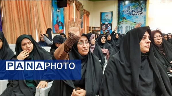 نشست صمیمی هم‌افزایی مربیان قرآنی استان خراسان رضوی