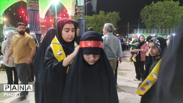 تجلی ایثار در مسیر عاشقی؛ دانش‌آموزان اندیمشک میزبان زائران کوچک اربعین شدند