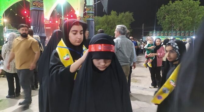 تجلی ایثار در مسیر عاشقی؛ دانش‌آموزان اندیمشک میزبان زائران کوچک اربعین شدند