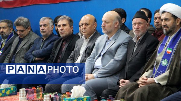 هم‌سرایی هزار نفری دانش‌آموزان یاور انقلاب در اسلامشهر