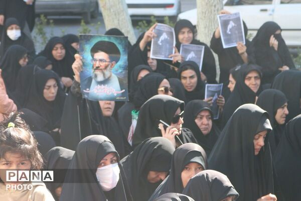 تجمع سوگواران رهبر شهید انقلاب در بهارستان‌دو