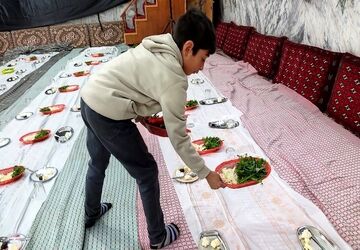 سفره های ساده افطاری در شهر بار نیشابور