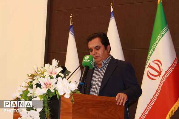 تجلیل از خبرنگاران و عکاسان نظرآباد در آیین گرامیداشت هفته خبرنگار 