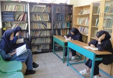 کتاب خواندن باعث می‌شود وقایع را بهتر ببینیم
