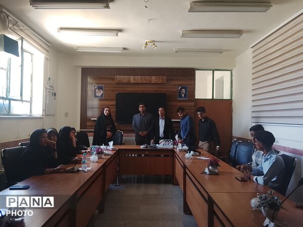 قلم های بیدار، روایتگران حقیقت