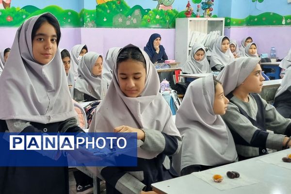 برگزاری مراسم به مناسبت ایام فاطمیه در دبستان راهیان نور ناحیه دو شهرری 