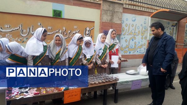 بازارچه دانش‌آموزی به‌مناسبت هفته بسیج دانش‌آموزی