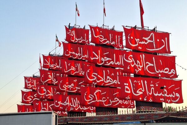 حماسه حضور مردم ایران در مراسم تشییع رهبر شهید