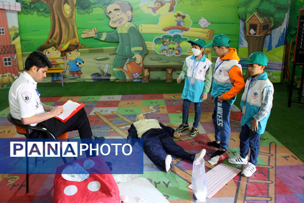 رقابت گروه‌های منتخب مدارس پسرانه استان قم در نخستین جشنواره سفیران سلامت 