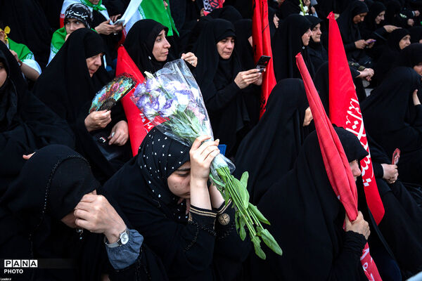 وداع با پیکر مطهر امام شهید امت در مصلای امام خمینی(ره)