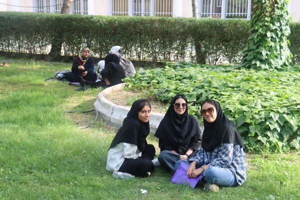غوغای دانشگاه فردوسی مشهد در روز کنکور ۱۴۰۴