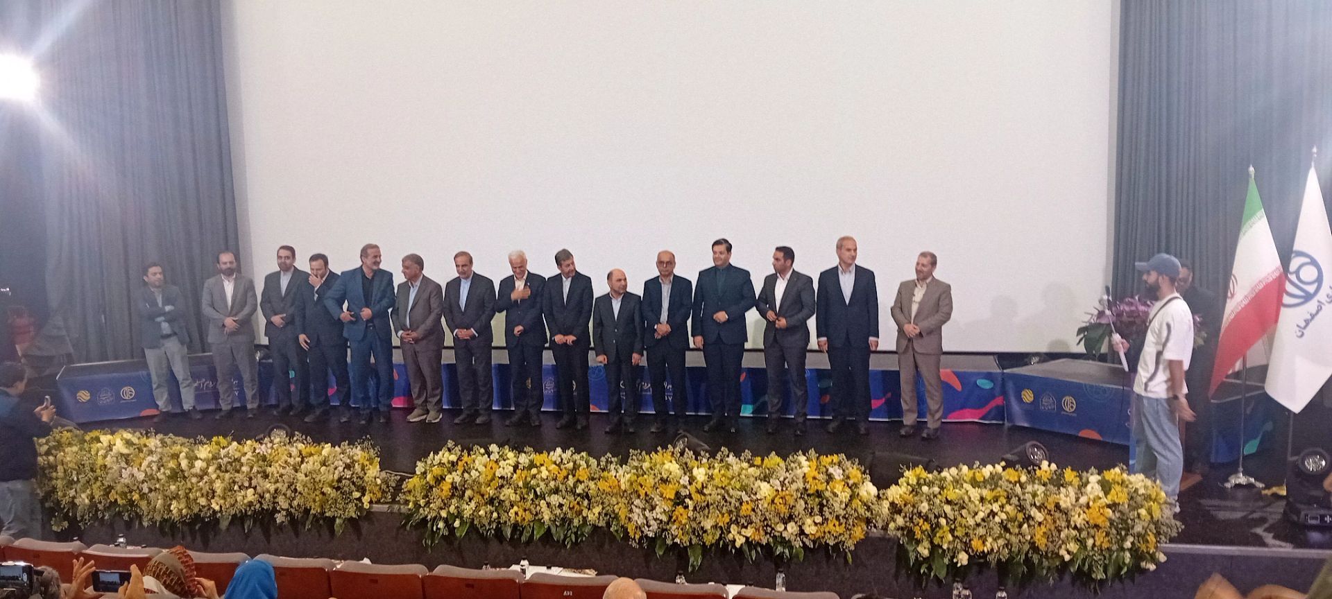 اصفهان، شهر زندگی است و هنرمندان چراغ‌داران فردا هستند