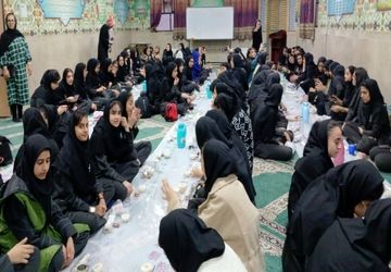 برپا شدن سفره افطاری در ماه بندگی 