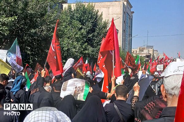 خروش ملت شکست‌ناپذیر در بدرقه رهبر شهید