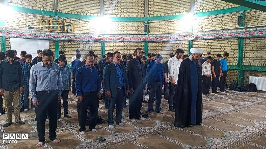 به صدا درآمدن زنگ نماز در مدرسه زعیم پاکدشت