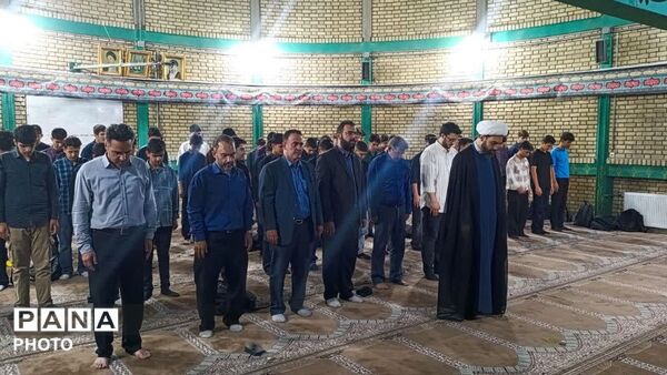 به صدا درآمدن زنگ نماز در مدرسه زعیم پاکدشت