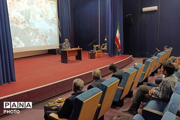 نشست مجمع عمومی انجمن اولیا و مربیان در دبیرستان نمونه دولتی ۹ دی