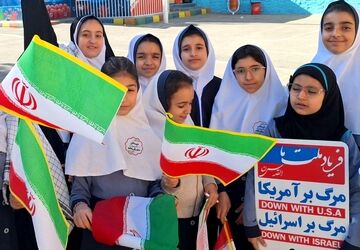 دانش‌آموزان همدانی وفاداری خود را به آرمان‌های انقلاب ثابت کردند