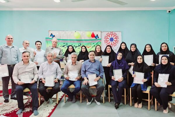تجلیل از کارکنان دبیرستان متوسطه دوم سمیه شهر سعدآباد