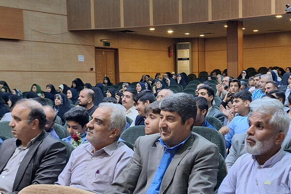 تقدیر از چهره های روشن در محفل ایمان 