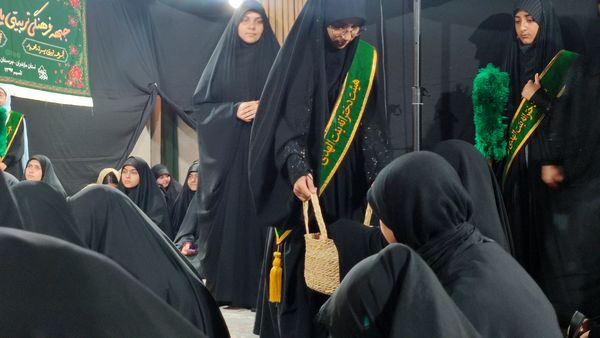 عزاداری نوجوانان بنت الهدی‌ در شب هشتم محرم