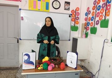 آموزش هنر بافتنی به دانش‌آموزان در راستای اجرای طرح زندگی ایرانی اسلامی