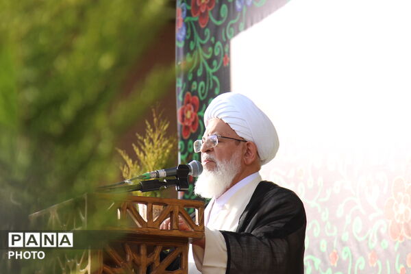 برپایی باشکوه نماز عید فطر در یزد