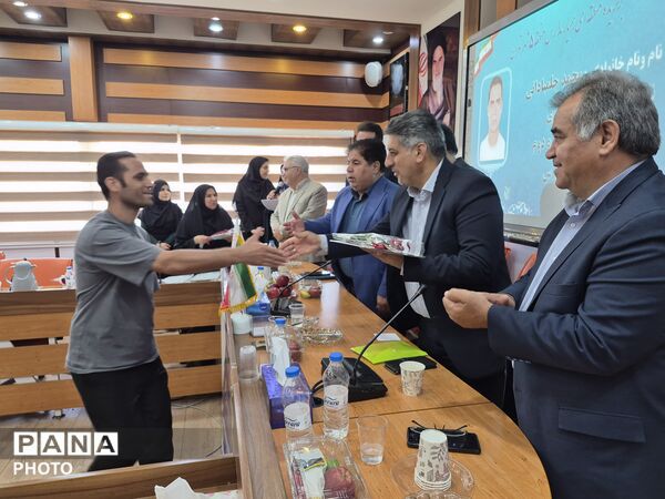 معلمان نمونه در قاب افتخار آموزش و پرورش منطقه ۵