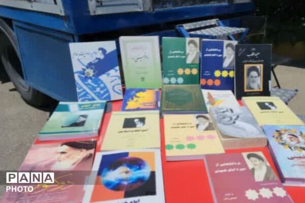 برپایی میز خدمت سلامت و نمایشگاه کتاب غدیر در رباط‌کریم