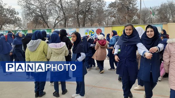 مسابقات طناب‌کشی در مدرسه دخترانه ضحی ۲ شهرستان شیروان