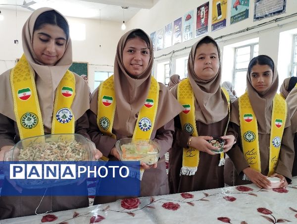 جشنواره غذای سالم در دبیرستان آسیه شهرستان حاجی‌آباد 