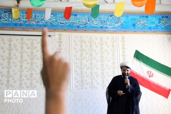 محفل نویسنده کتاب «فرمانده سری» در یزد