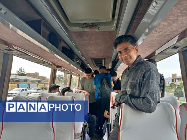 آغاز اردوی آموزشی دانش آموزان برتر دبیرستان نمونه آیت‌الله خامنه‌ای به مقصد تهران