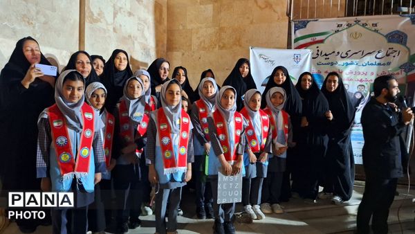 سفیران سلامت ناحیه شش در میدان دانشجو گرد هم آمدند