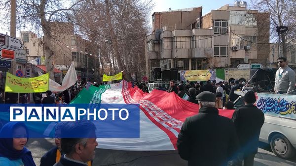 حماسه حضور مردم اراک در راهپیمایی، گامی بلند به سوی ظهور