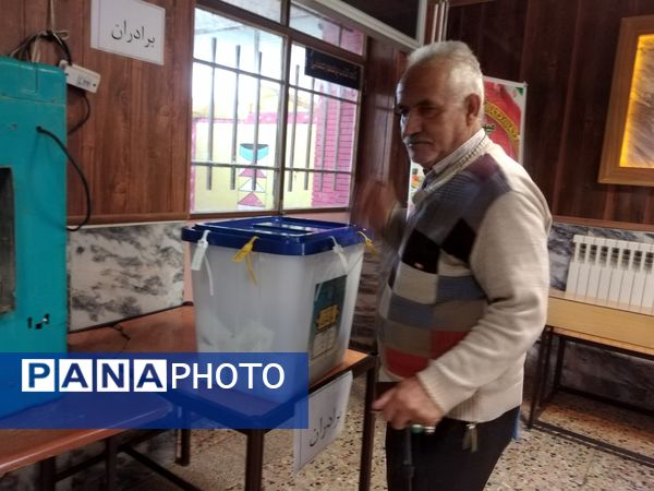 برگزاری چهاردهمین دوره انتخابات ریاست جمهوری کشور در دبیرستان ناصر مشهد