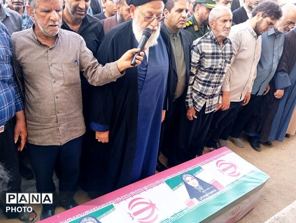 مراسم خاکسپاری شهیده دانش‌آموز «فاطمه موحدان» در یزد