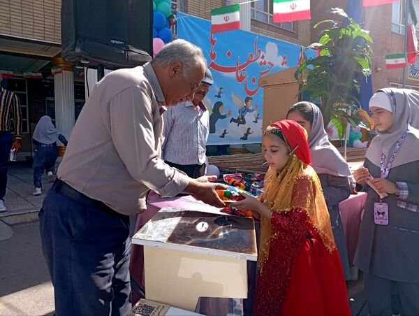 جشن عاطفه‌ها در مدارس ناحیه 2 شیراز