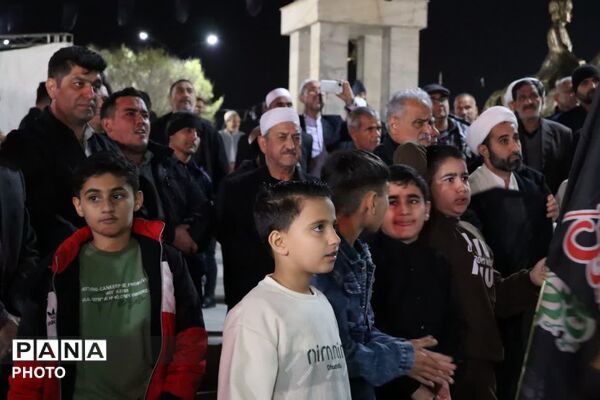 تجمع مردم انقلابی بندرترکمن در میدان مختومقلی
