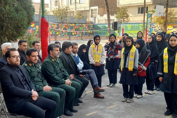 برگزاری مراسم گرامیداشت هفته بسیج در مدرسه شهید زهره‌وند قرچک