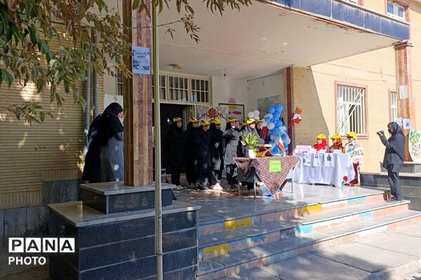 آیین گرامیداشت هفته بهداشت روان و تقدیر از همیاران مشاور در دبیرستان دخترانه رضوان برگزار شد