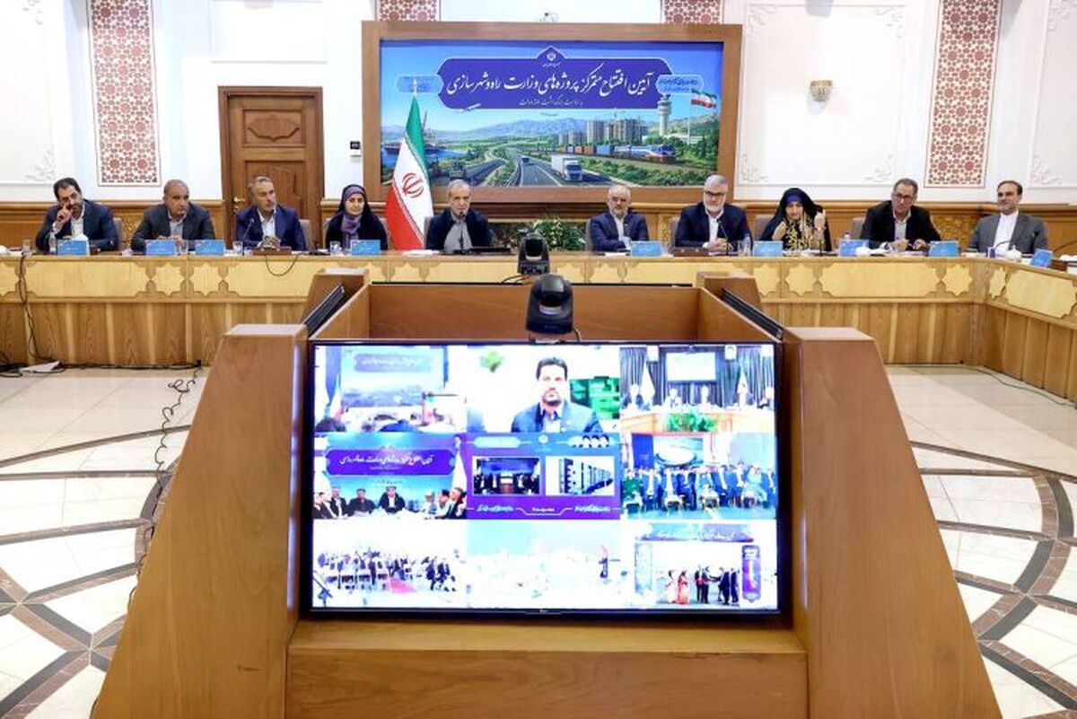 پزشکیان‌: با همدلی مردم و مسئولیت‌پذیری مدیران، ایران را آباد و سربلند خواهیم کرد