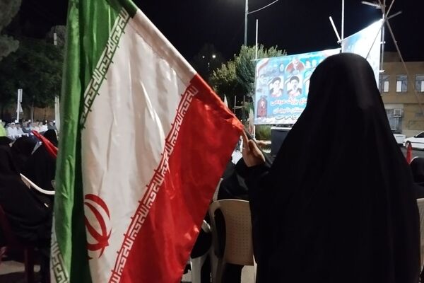 حضور دانش آموزان انقلابی در میدان بسیج شهر دلیجان