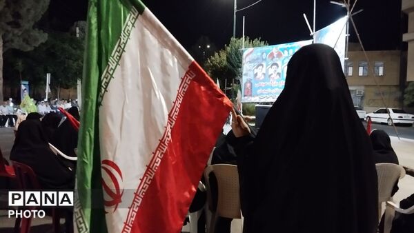 حضور دانش آموزان انقلابی در میدان بسیج شهر دلیجان