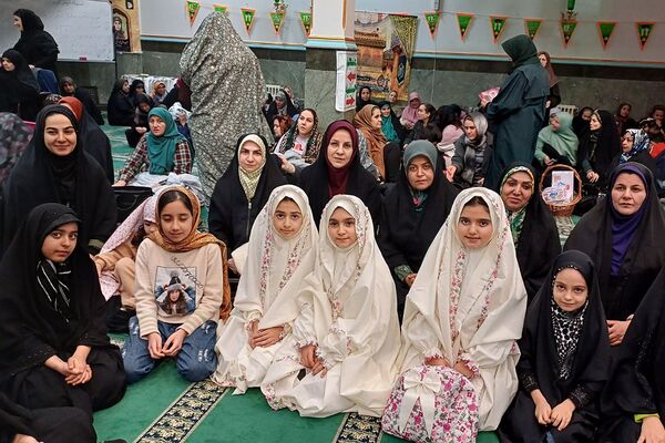 حضور دانش‌آموزان و کارکنان دبستان ستایش و صابران یک در جشن میلاد حضرت عباس (ع)